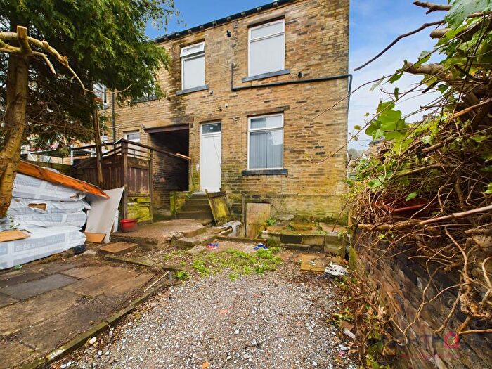 3 Bedroom Terraced House To Rent In Vivian Place, Bradford, BD7