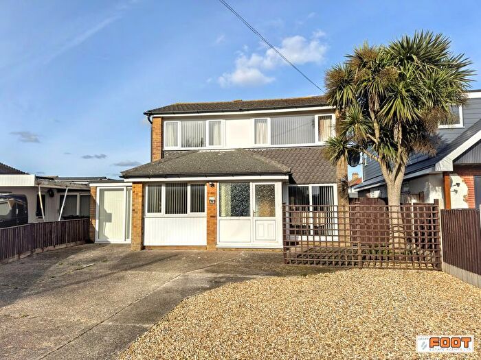 4 Bedroom Detached House For Sale In Manor Way, Hayling Island, PO11