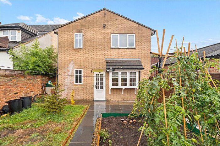 1 Bedroom End Of Terrace House For Sale In Brentwood Road, Romford, RM1