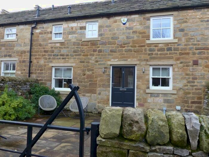 2 Bedroom Town House To Rent In Burley Court, Burley In Wharfedale LS29