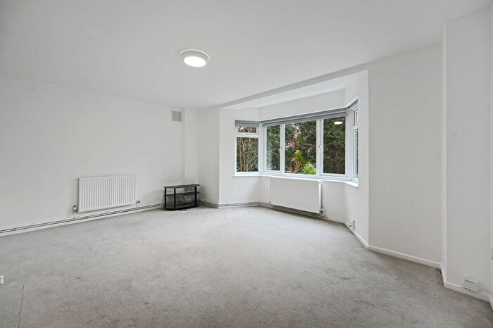 2 Bedroom Flat For Sale In St Johns Park, Blackheath, SE3