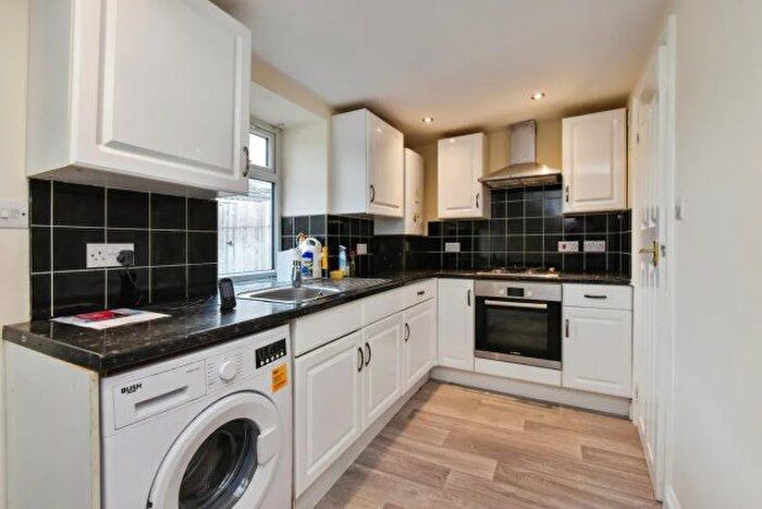 2 Bedroom Property To Rent In Wern Road, Llanelli, SA15