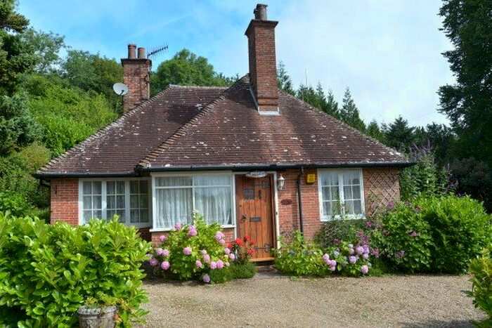 3 Bedroom Property To Rent In Axminster Road, Bridport, DT6