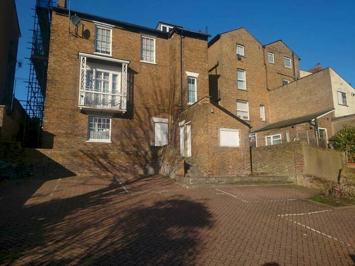 1 Bedroom Flat To Rent In Ashford Road, Maidstone, Kent, ME14