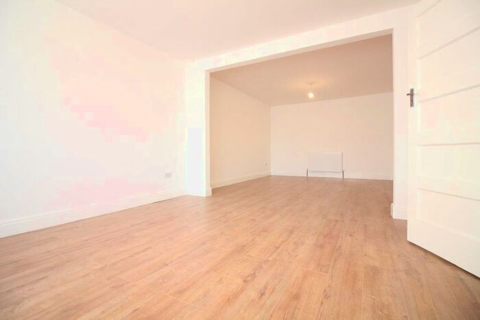 6 Bedroom Detached House To Rent In Kingsway, Stanwell, Staines, TW19