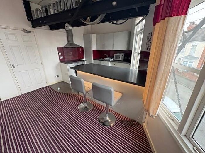 1 Bedroom Flat To Rent In Flat, A Princes Avenue, HU5