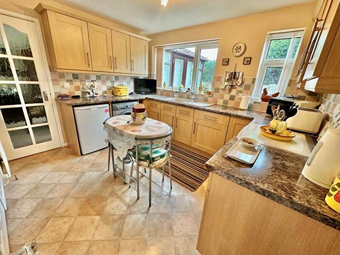 3 Bedroom Detached House For Sale In Aintree Way, Milking Bank, DY1