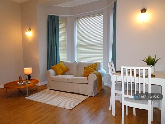 1 Bedroom Flat To Rent In Portland Crescent, Manchester, M13