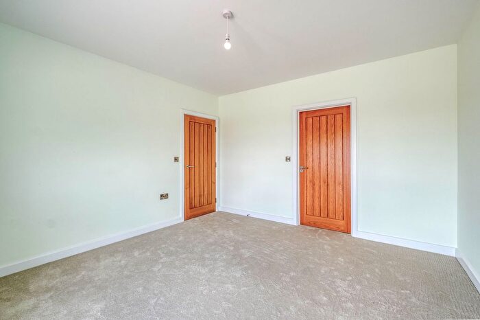 2 Bedroom Flat For Sale In Droitwich Road, Bradley Green, B96