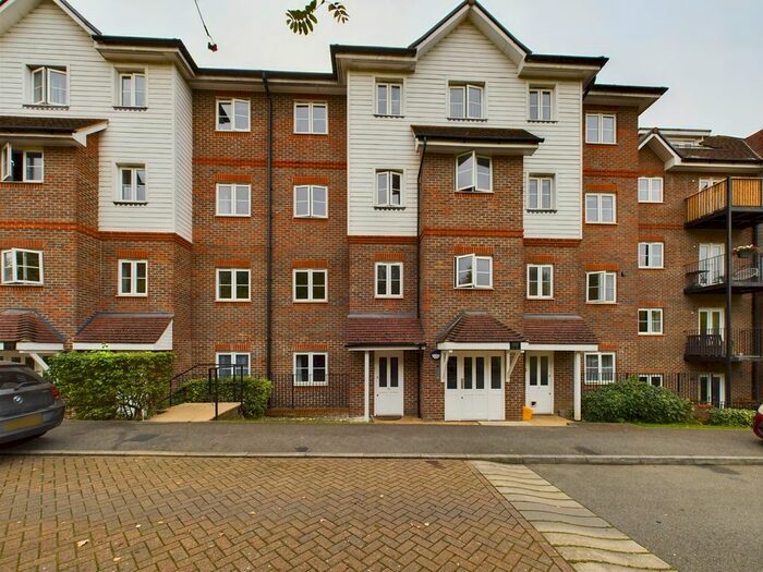 2 Bedroom Flat To Rent In Aspen Court, Freer Crescent, High Wycombe, Buckinghamshire, HP13