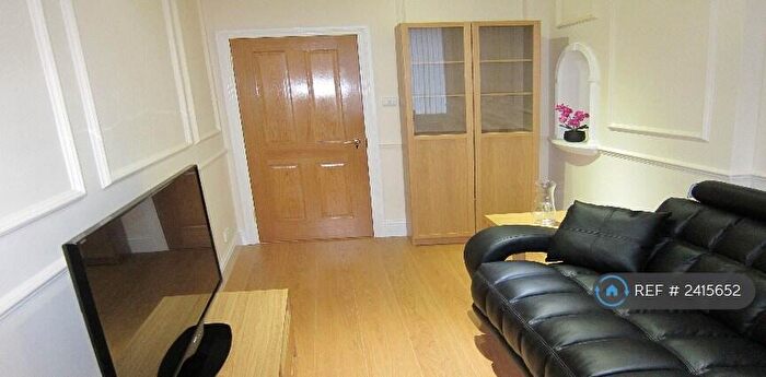 2 Bedroom Flat To Rent In Mile End, London, E3