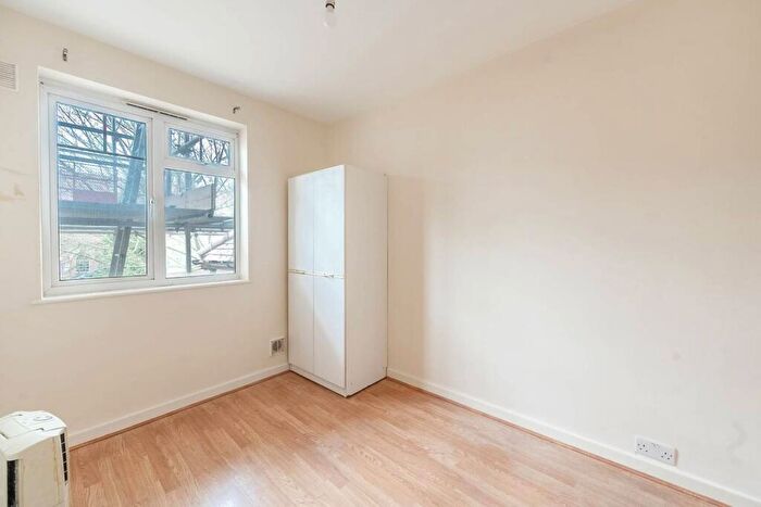2 Bedroom Flat To Rent In Minehead Court, Harrow, HA2