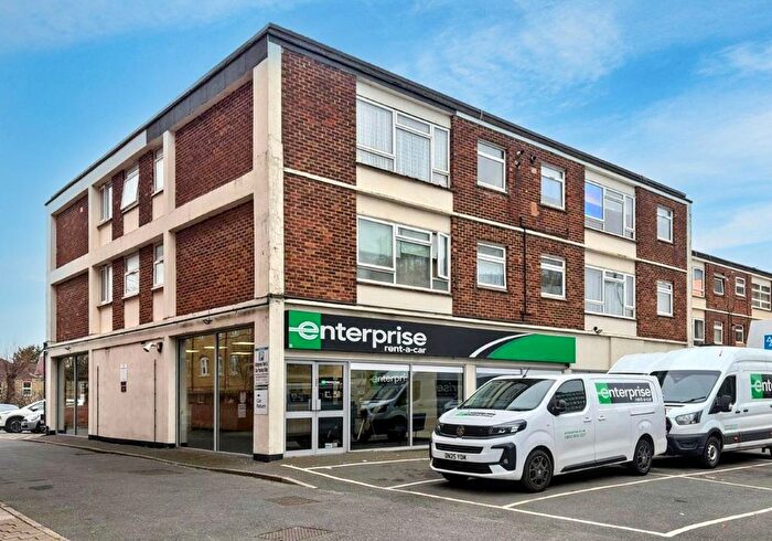 2 Bedroom Flat For Sale In Flat Highwood Court, High Road, Finchley, London, N12