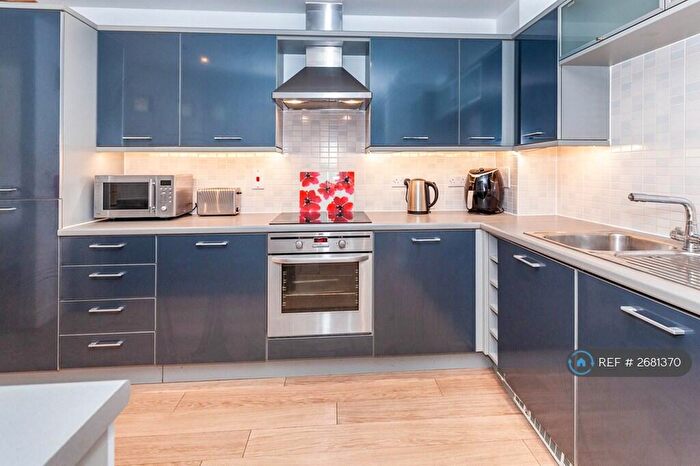 2 Bedroom Flat To Rent In Pavilions, Windsor, SL4