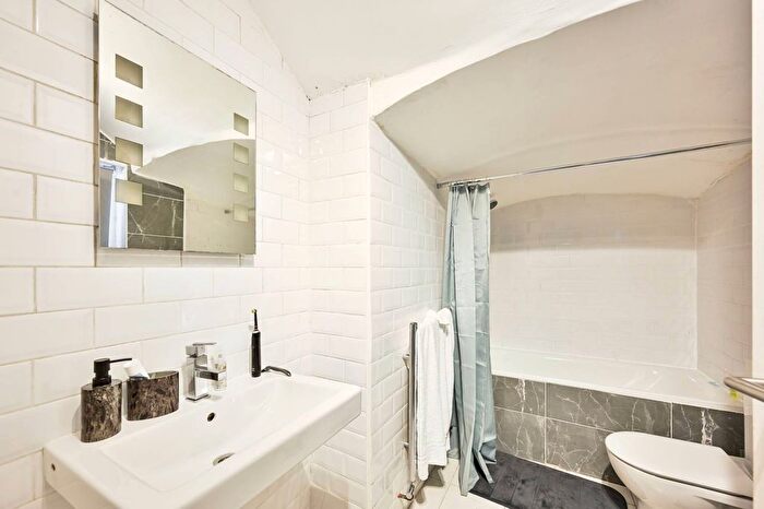 2 Bedroom Flat For Sale In Collingham Place, Earls Court, London, SW5