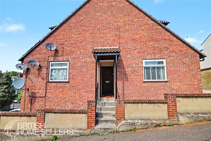 1 Bedroom Apartment For Sale In Toledo Road, Southend-on-Sea, Essex, SS1