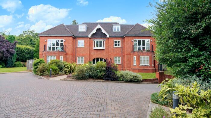 2 Bedroom Flat To Rent In Snows Ride, Windlesham, GU20