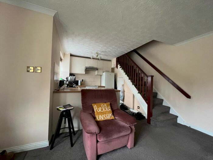 1 Bedroom Semi-Detached House To Rent In Nightingale Close, Cove, Farnborough, GU14
