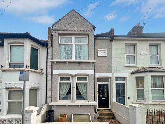 1 Bedroom Flat For Sale In Marlborough Road, Gillingham, ME7