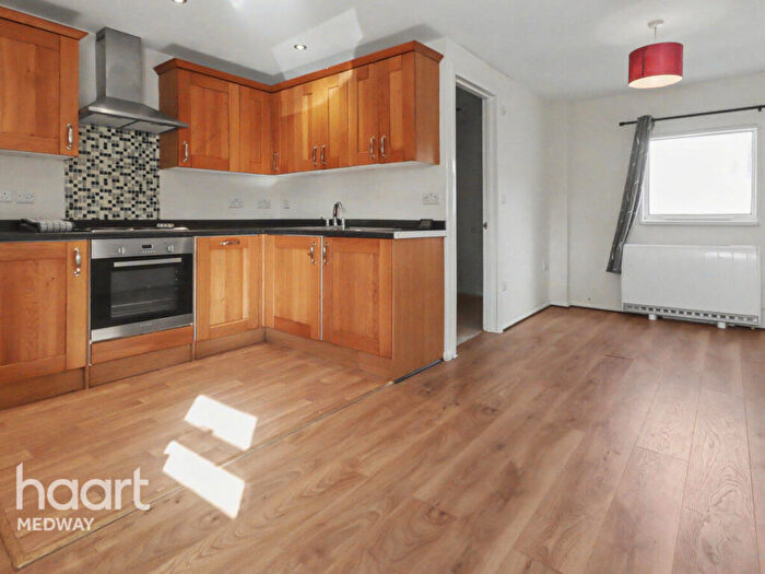 2 Bedroom Apartment To Rent In Morgan Road, Rochester, ME2