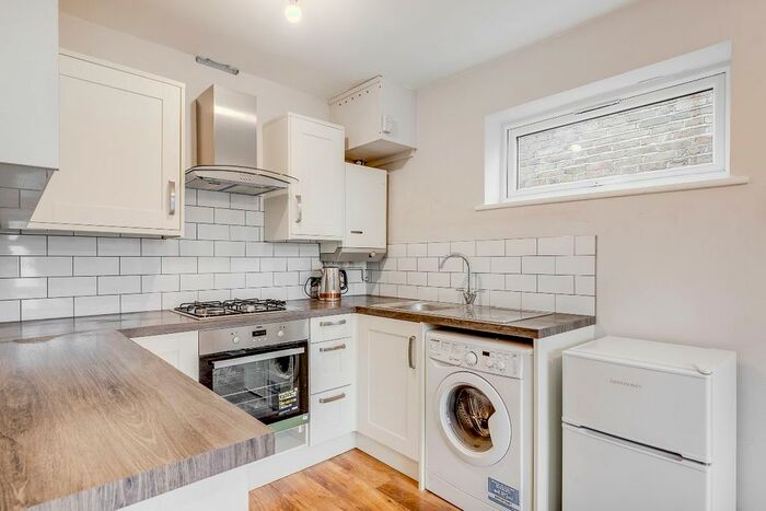 1 Bedroom Flat To Rent In Gresham Road, Staines, TW18