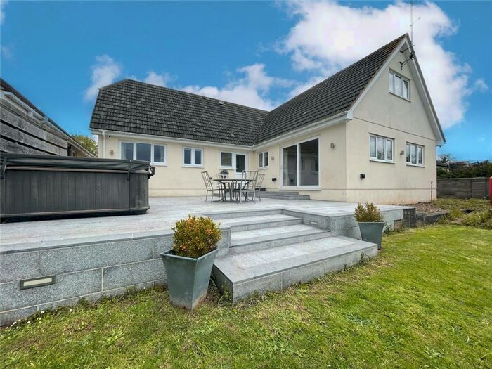 6 Bedroom Detached House For Sale In Bow, Crediton, EX17