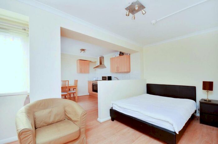 Studio To Rent In Kings Road, Kings Road, London, SW10