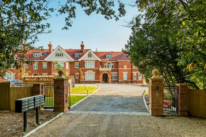 2 Bedroom Flat To Rent In Ref: Ad - Horsehill, Norwood Hill, RH6