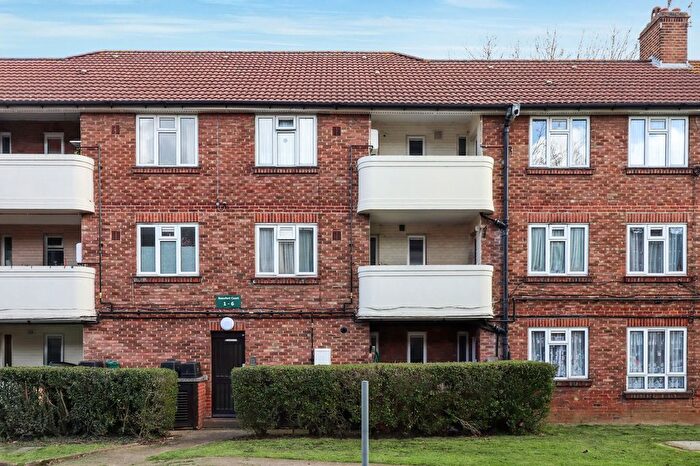 3 Bedroom Flat For Sale In Beaufort Road, Richmond, TW10