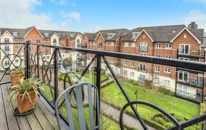 2 Bedroom Apartment To Rent In Viridian Square, Aylesbury, HP21
