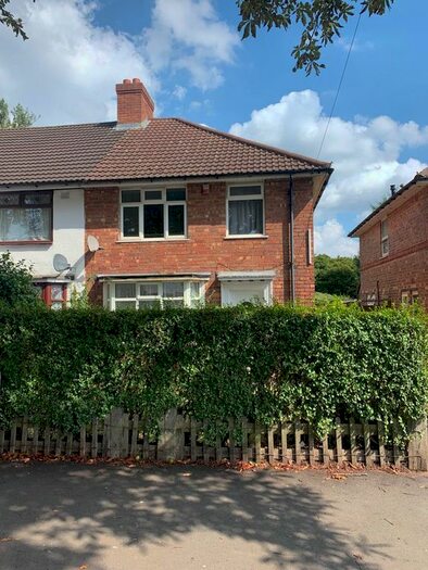 3 Bedroom Semi-Detached House To Rent In Hawthorne Road, Kingstanding, B44