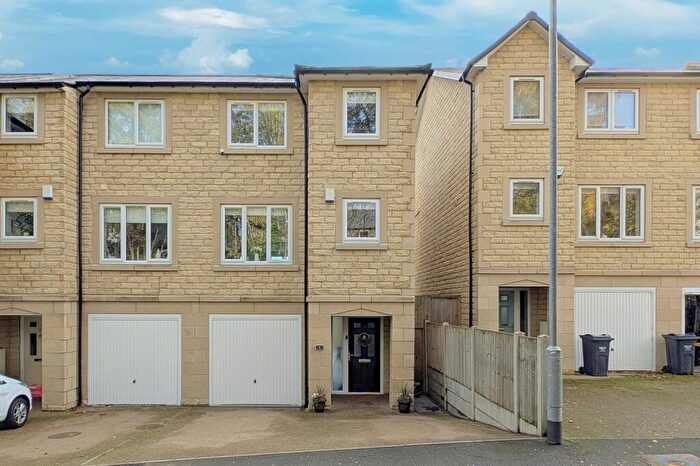 4 Bedroom Town House For Sale In The Mews, Sunnybank Road, Brighouse, West Yorkshire, HD6