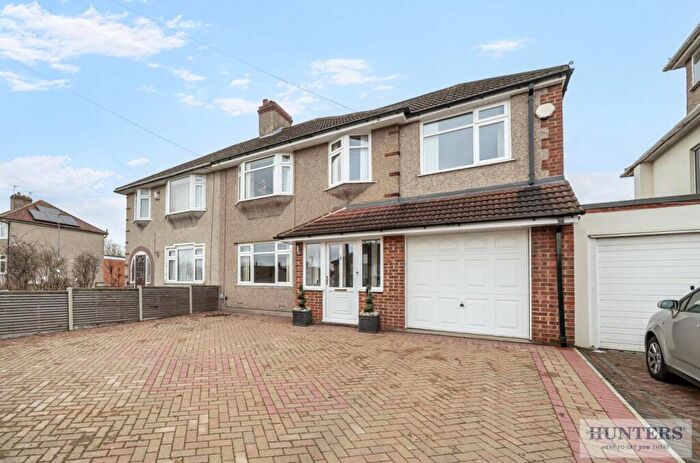 3 Bedroom Semi Detached House For Sale In Hythe Avenue, Bexleyheath, DA7