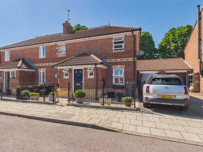 3 Bedroom Semi-Detached House For Sale In Horton Close, Fairford Leys, Aylesbury, HP19