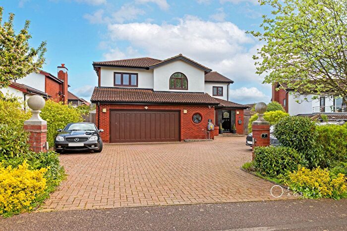 5 Bedroom Detached House For Sale In Chase Avenue, Walton Park, MK7