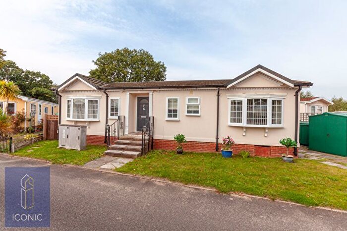 2 Bedroom Mobile/park Home For Sale In Newton Park Homes, Newton St Faith, Norwich, NR10