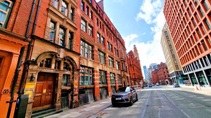 2 Bedroom Apartment To Rent In - Whitworth St, M1