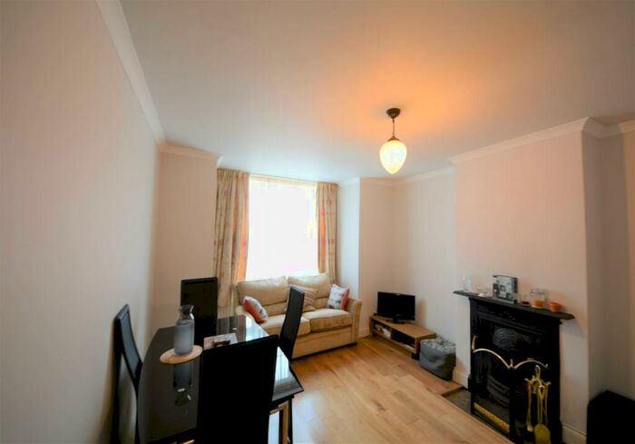 2 Bedroom Maisonette To Rent In Leslie Road, East Finchley, N2