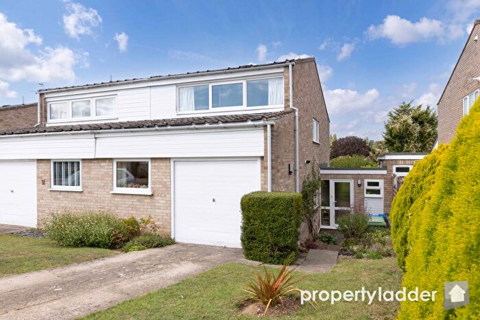 3 Bedroom Semi-Detached House For Sale In Amderley Drive, Eaton, Norfolk, NR4