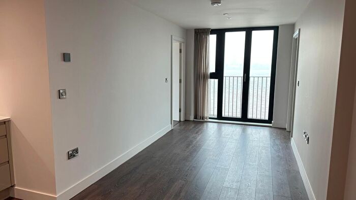 2 Bedroom Flat For Sale In , L3