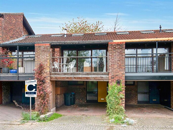 House For Sale In Dyers Mews, Neath Hill, Milton Keynes, MK14