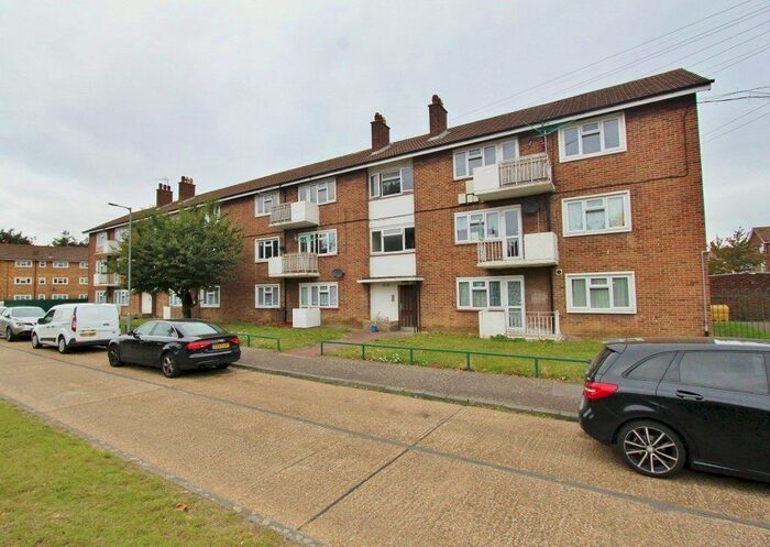 2 Bedroom Flat To Rent In Rush Green Gardens, Romford, RM7