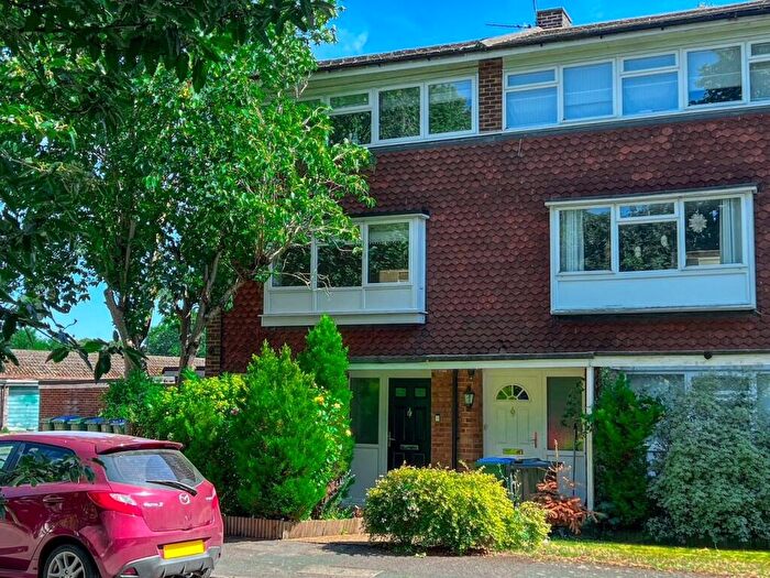 2 Bedroom Maisonette For Sale In Mountwood, West Molesey, KT8