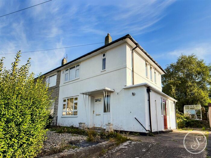 3 Bedroom Semi-Detached House To Rent In Boundary Farm Road, Leeds, LS17
