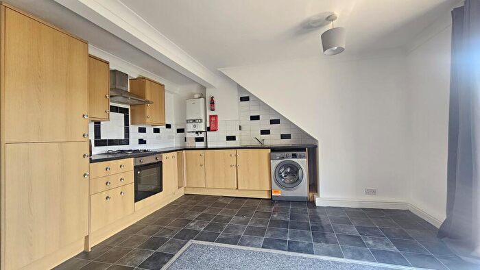 3 Bedroom Flat To Rent In Mounts Road, Greenhithe, DA9