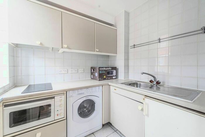 1 Bedroom Flat To Rent In Chelsea Cloisters, Chelsea, London, SW3