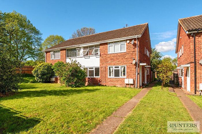 2 Bedroom Maisonette For Sale In Taunton Close, Bexleyheath, DA7