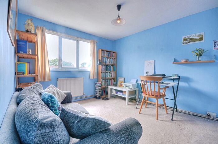 3 Bedroom End Of Terrace House For Sale In Donaldson Road, Salisbury, SP1