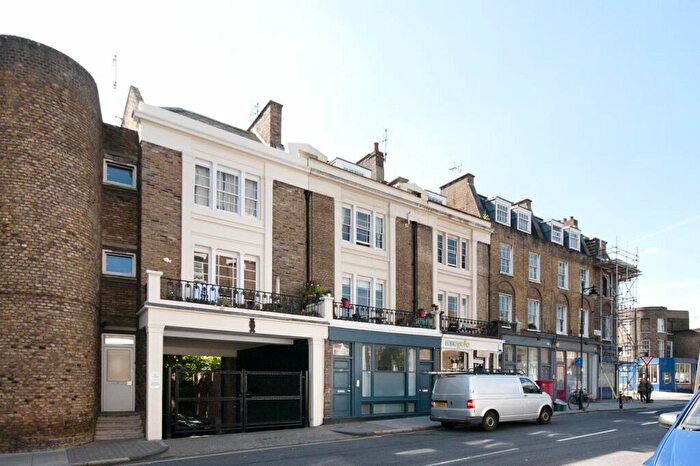 Flat To Rent In Barnsbury Street, Islington Central, N1