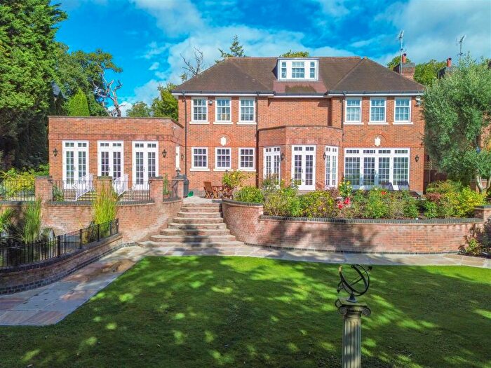 6 Bedroom Detached House For Sale In Camlet Way, Hadley Wood, EN4